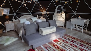 Lều có tầm nhìn toàn cảnh, 1 giường cỡ queen và sofa giường | Bộ trải giường 