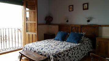Comfort Double Room | Desk, blackout curtains, free WiFi, bed sheets