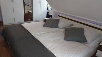 Apartemen | Meja kerja, kedap suara, dan setrika/meja setrika