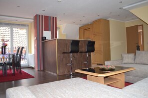 Apartment | Living area | Flat-screen TV - Ferienwohnung Resit 2 (Wunstorf)