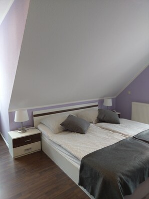 公寓 | 办公桌、隔音、熨斗/熨衣板、婴儿床