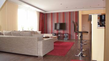 Apartment | Living area | Flat-screen TV
