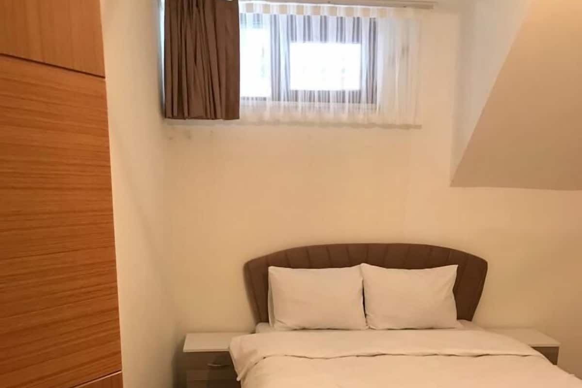 Free cots/infant beds, free WiFi, bed sheets