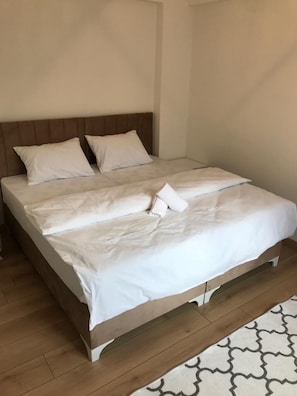 Apartment, 2 Bedrooms, Non Smoking | Free cribs/infant beds, free WiFi, bed sheets