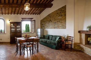 Family Apartment, 2 Bedrooms, Non Smoking | Soundproofing, cots/infant beds, rollaway beds, bed sheets - San Giorgio Country Residence (Santa Luce)