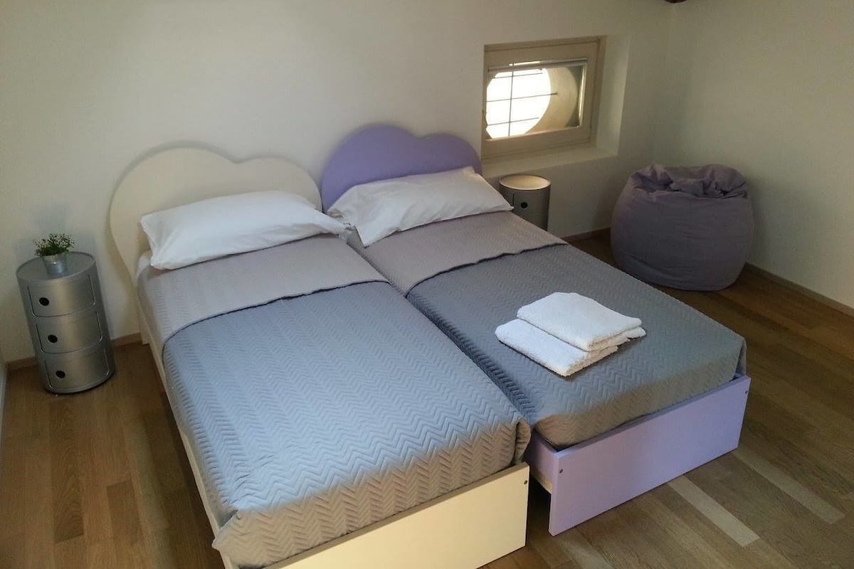 Individually furnished, desk, free cots/infant beds, rollaway beds