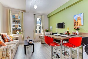 Smart TV - The Ship's Key Aparthotel (Londonderry)