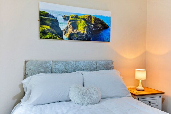 Individually decorated, individually furnished, soundproofing - The Ship's Key Aparthotel (Londonderry)