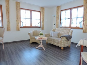 Standard Condo, Accessible (Ferien.Glück) | Living area | Flat-screen TV