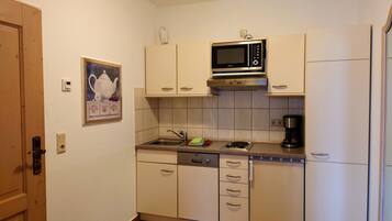 Standard Condo, Accessible (Ferien.Glück) | Desk, laptop workspace, soundproofing, free WiFi