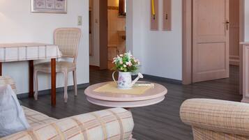 Standard Condo, Accessible (Ferien.Glück) | Living area | Flat-screen TV