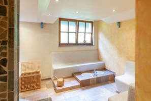 Sauna, steam room