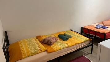 Kamar Twin Standar | Didekorasi berbeda-beda dan dilengkapi dengan perabotan berbeda-beda