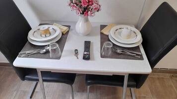 Kamar Twin Standar | Didekorasi berbeda-beda dan dilengkapi dengan perabotan berbeda-beda