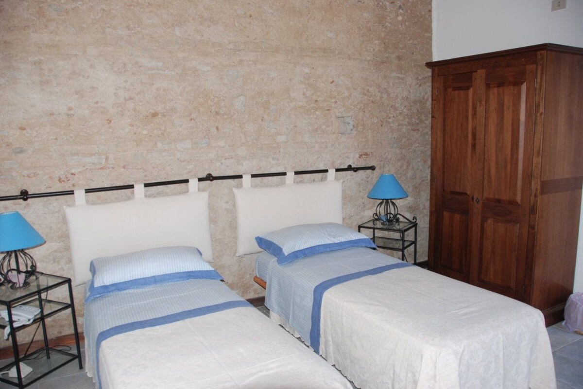 Twin Room, 2 Twin Beds | Minibar, blackout drapes, cribs/infant beds, free WiFi