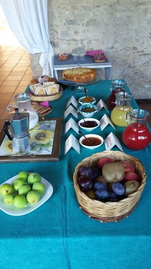 Desayuno típico de la región gratuito y diario