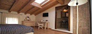 Double Room (La Magnona) | Desk, travel cot, free WiFi, bed sheets - Bed & Breakfast Ai Cracchi (Cornedo Vicentino)
