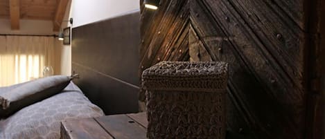 Chambre Double (El PoltrĂČn) | Bureau, lit parapluie, Wi-Fi gratuit, draps fournis