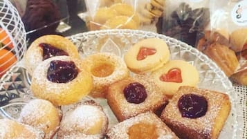 TĂ€gliches inbegriffenes kontinentales FrĂŒhstĂŒck