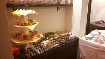 Tägliches inbegriffenes kontinentales Frühstück