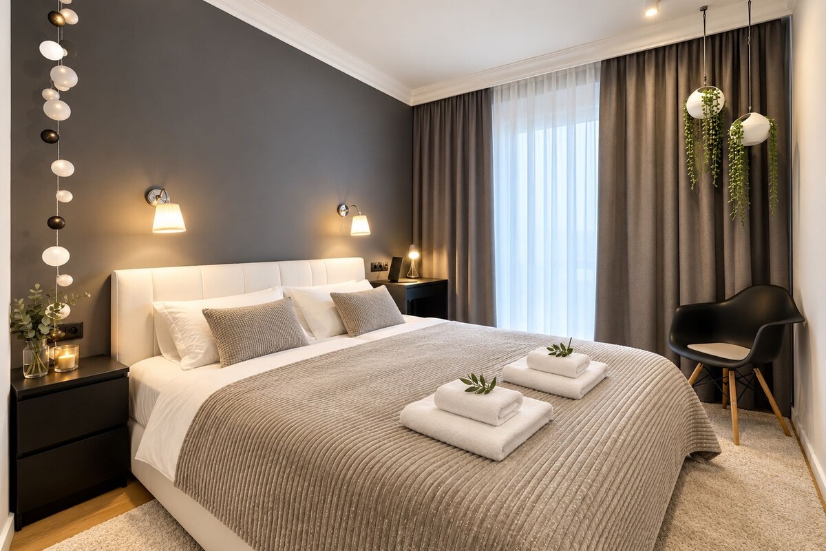 Deluxe Apartment | Laptop workspace, blackout drapes, soundproofing, iron/ironing board