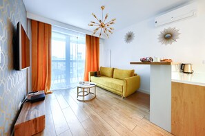 Luxury Apartment, 1 King Bed with Sofa bed | Living area | 46-inch plasma TV with cable channels, TV - Kazou Residence Burakowska (Warsaw)