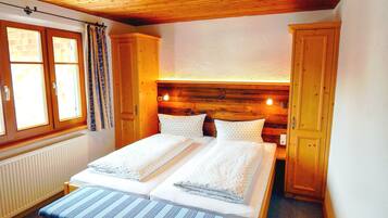 Standard Double Room, Mountain View (DAS) | Laptop workspace, blackout drapes, soundproofing, free WiFi