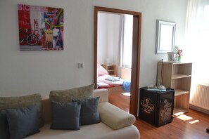 Classic Double Room, Shared Bathroom, Garden View | Individually decorated, individually furnished, rollaway beds, free WiFi - Pension Elli Krossner (Hartmannsdorf)