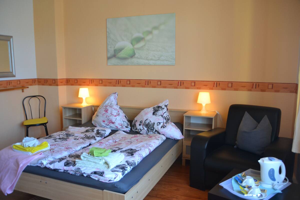 Basic Double Room, Shared Bathroom | Rollaway beds (surcharge), WiFi (free), individually decorated