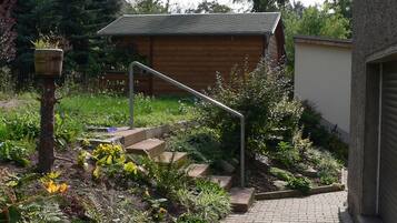 Classic-Doppelzimmer, Gemeinschaftsbad, Gartenblick | Blick auf den Garten