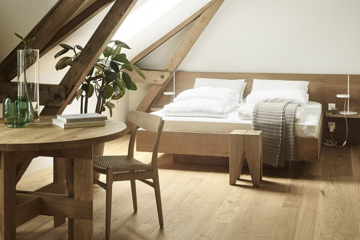Pillowtop beds, desk, blackout drapes, iron/ironing board