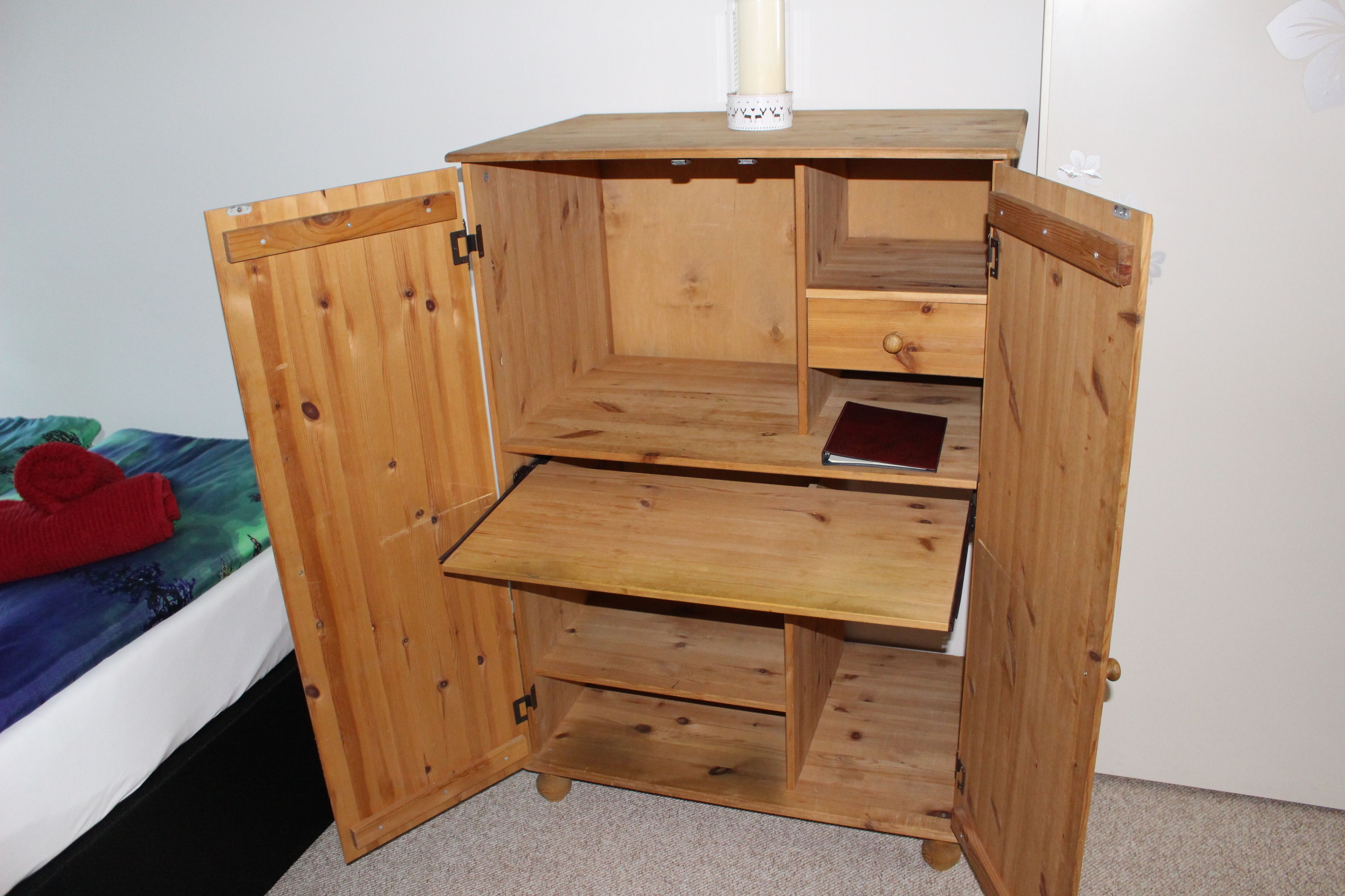 2 Schlafzimmer, Daunenbettdecken, individuell dekoriert