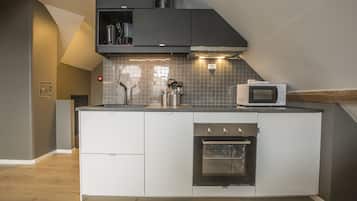 Superior Apartment, Multiple Beds, Non Smoking | Private kitchen