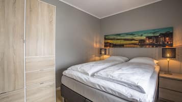 Iron/ironing board, free WiFi, bed sheets