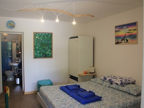 Double Room | Desk, cribs/infant beds, rollaway beds, free WiFi