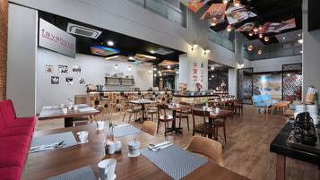 Desayuno buffet todos los días (con cargo)