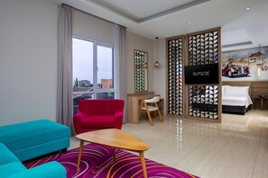 Suite Room | Living area | TV