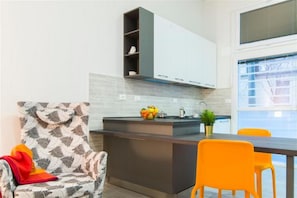 Appartement, 1 chambre | Cuisine privée | Réfrigérateur grande capacité avec congélateur, un four