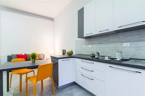 Appartamento, 1 camera da letto | Cucina privata | Frigorifero con congelatore, forno, piano cottura, bollitore elettrico