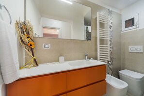 Studio | Bathroom | Shower, rainfall showerhead, hair dryer, bidet - San Felice Colourful Studio (Bologna)