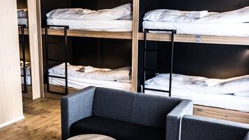 Dortoir Partagé Deluxe (12 beds) | Wi-Fi gratuit, draps fournis