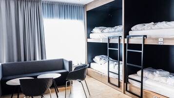 Phòng tập thể Deluxe (12 beds) | Truy cập Internet không dây miễn phí, bộ trải giường