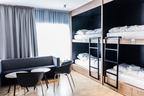 Felles sovesal – deluxe (12 beds) | Wi-fi (inkludert) og sengetøy