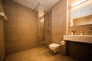 Shower, hair dryer, towels - B59 Hostel (Borgarnes)