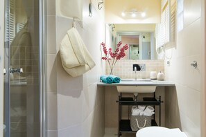 Apartment, 1 Bedroom | Bathroom | Shower, rainfall showerhead, slippers, bidet - Bologna Rainbow Apartment (Bologna)