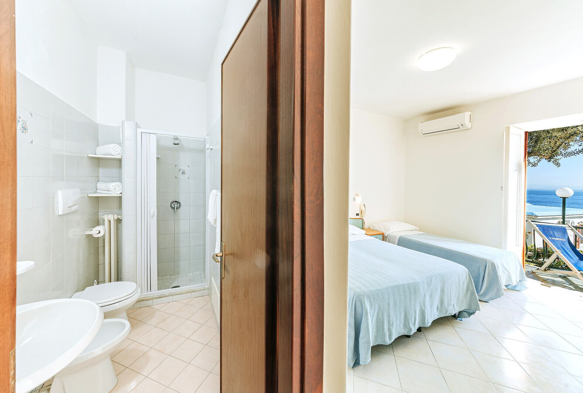 family quadruple room | 1 bedroom, minibar, desk, free wifi