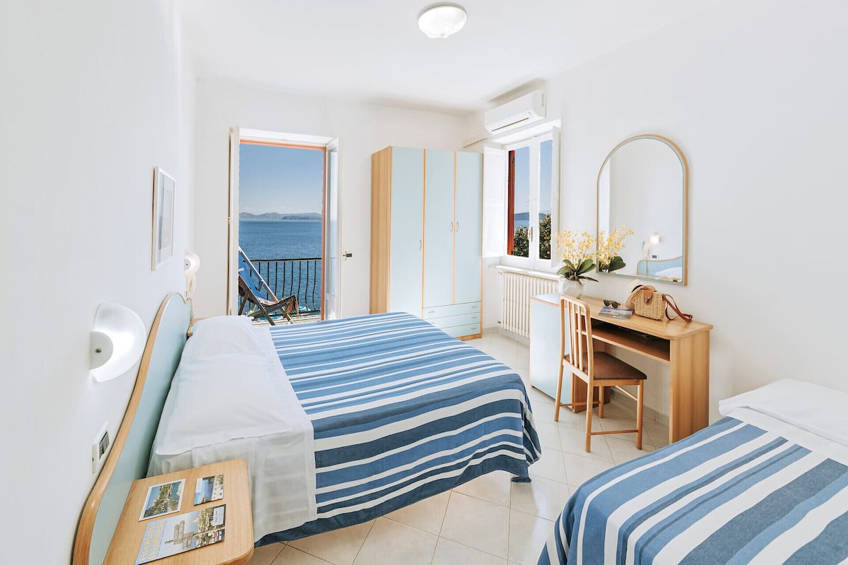 Triple Room, Sea View | Minibar, desk, free WiFi, bed sheets