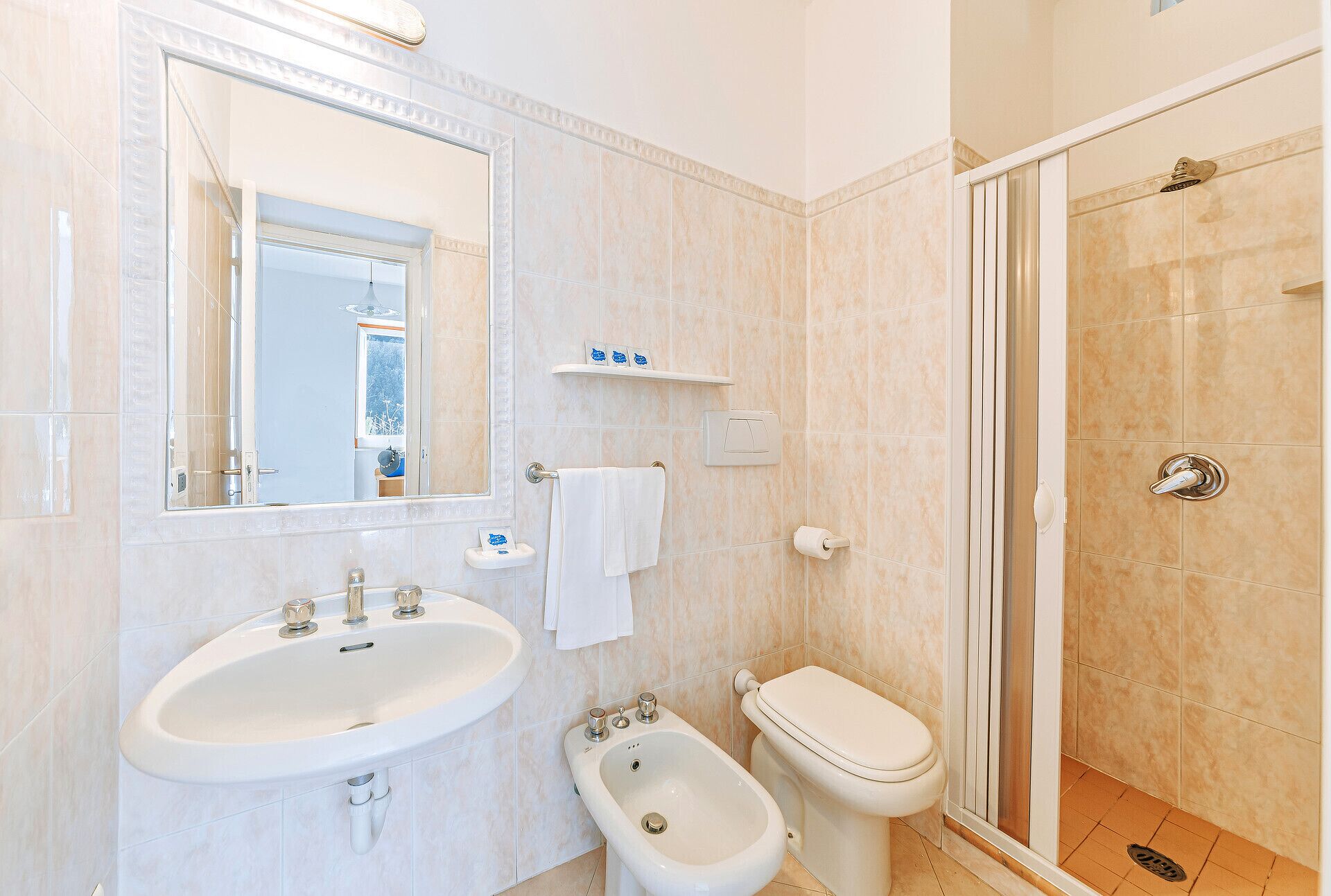 comfort double or twin room, sea view | bathroom | shower, rainfall showerhead, free toiletries, bidet