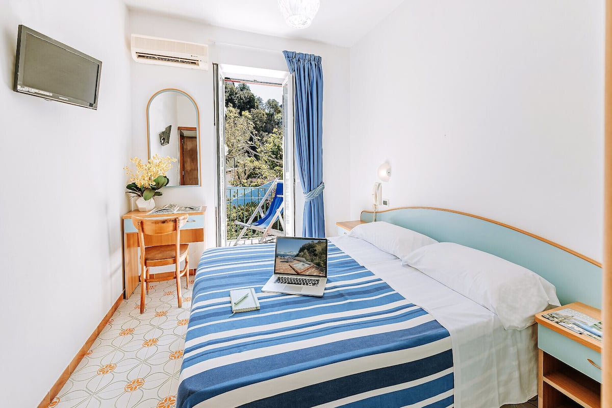 Economy Double Room | Minibar, desk, free WiFi, bed sheets