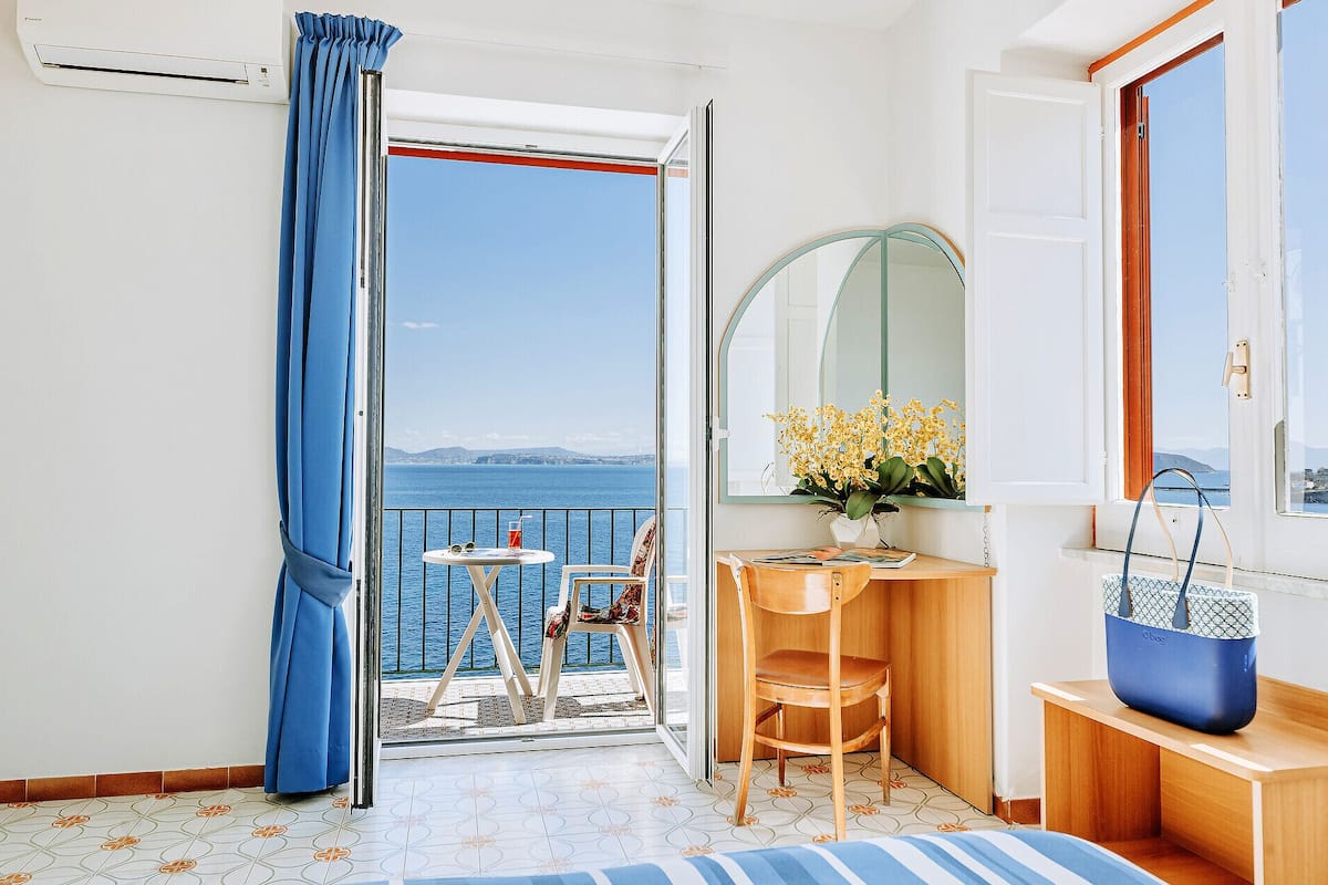 comfort double or twin room, sea view | 1 bedroom, minibar, desk, free wifi